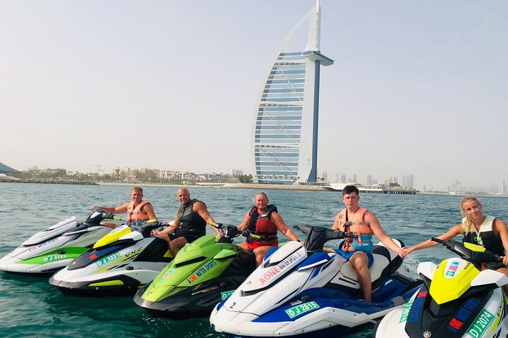 Feel the rush as you glide across the water with the iconic Burj Al Arab and Atlantis The Palm as your stunning backdrop. Capture unforgettable moments while exploring Dubai’s coastline.